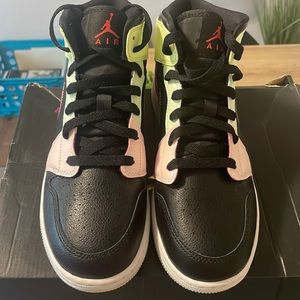 Air Jordan 1 mid Glow in the Dark